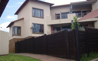 2 Bedroom Flat in Mondeor