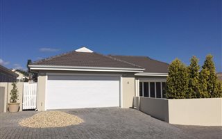 3 Bedroom House in Dennegeur