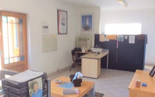 65 m² Commercial space in Tableview