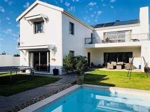5 Bed House in Crossways Farm Village