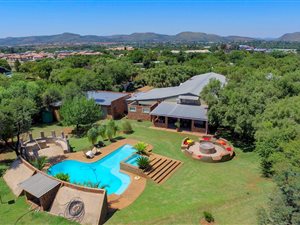 9801 m² Farm in Melodie