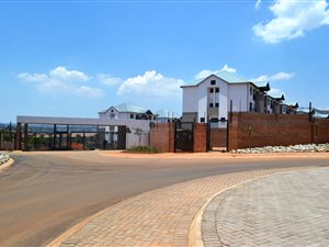 3 Bed Apartment in Wilgeheuwel