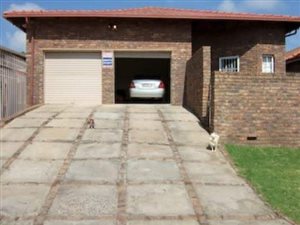 3 Bed House in Heuweloord