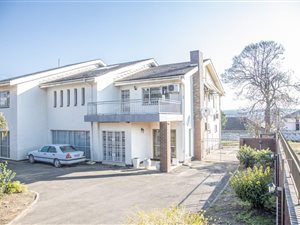 5 Bed House in Mountain Rise