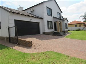 4 Bed House in Amberfield