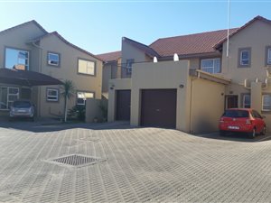 2 Bed Townhouse in Vanderbijlpark SE4