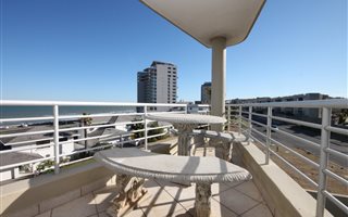 2 Bedroom Apartment in Tableview