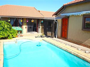 2 Bed Townhouse in Krugersdorp Central