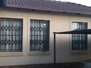 3 Bed House in Clayville