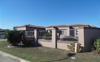 4 Bedroom House in Bluewater Bay