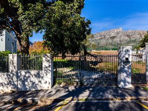 723 m² Land available in Oranjezicht