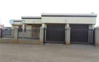 4 Bedroom House in Tsakane
