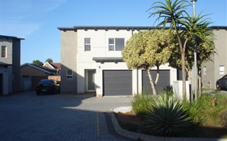 3 Bedroom Duplex in Greenshields Park