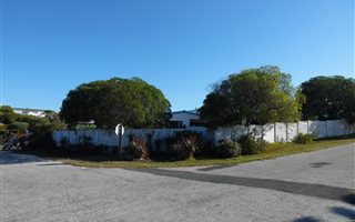 4 Bedroom House in Pearly Beach
