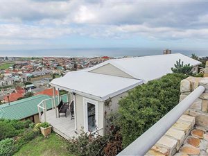 6 Bedroom House in Muizenberg
