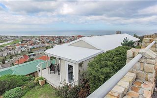6 Bedroom House in Muizenberg