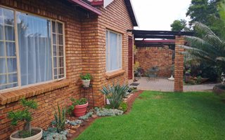 2 Bedroom Townhouse in Wierda Glen