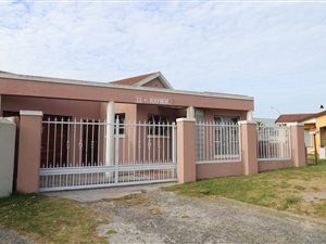 8 Bedroom House in Surrey Estate