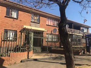 2 Bed Flat in Rosettenville