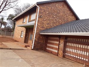 2 Bed Apartment in Vanderbijlpark CE6
