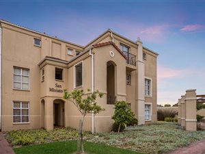 2 Bed Apartment in Century City