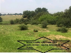 1279 m² Land available in Rothdene