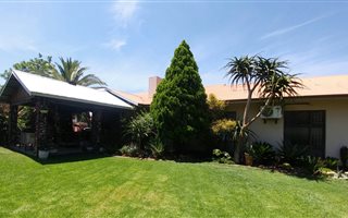4 Bedroom House in Barry Hertzog Park