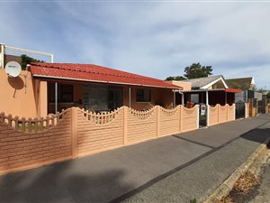 4 Bed House in Strand North