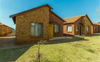 2 Bedroom House in Protea Glen