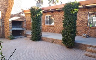 4 Bedroom House in Yzerfontein