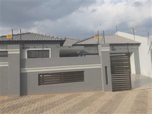3 Bed House in Mahlasedi Park