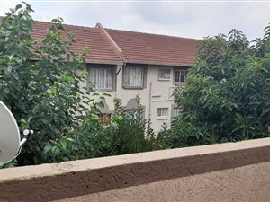 2 Bed Flat in Rewlatch