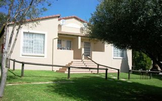 3 Bedroom Townhouse in Ontdekkers Park