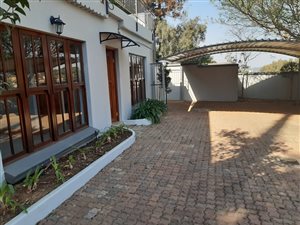 2 Bed Apartment in Waterkloof