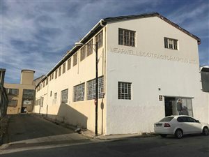220 m² Industrial space in North End