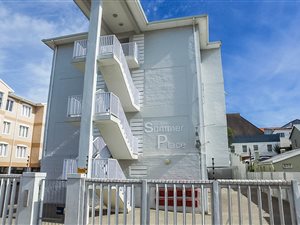 2 Bed Apartment in West Hill