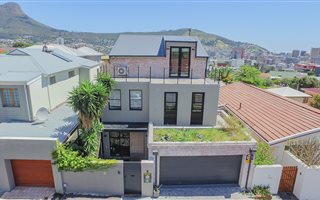 3 Bedroom House in Vredehoek