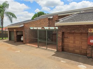 3 Bedroom Duplex in Florauna