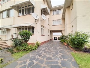 3 Bed Flat in Morningside