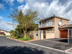 3 Bed House in St Dumas