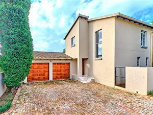 3 Bed Townhouse in Kyalami Hills
