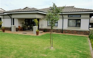 3 Bedroom Cluster in Bredell AH