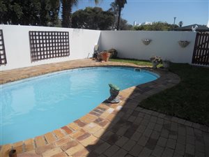4 Bedroom House in Marina Da Gama