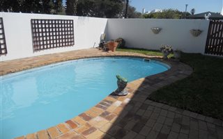 4 Bedroom House in Marina Da Gama