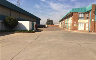 1057 m² Industrial space in Wychwood