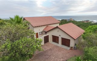 3 Bedroom House in Outeniqua Strand