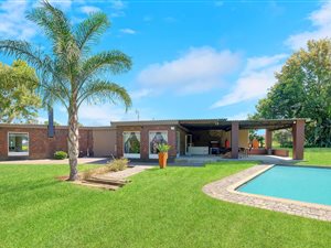 4 Bed House in Ruimsig