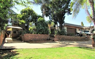 4 Bedroom House in Waterkloof Ridge