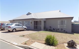 6 Bedroom House in Malmesbury