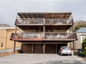 2 Bed Apartment in Gordons Bay Central